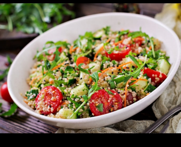 Ensalada aguacate y quinoa